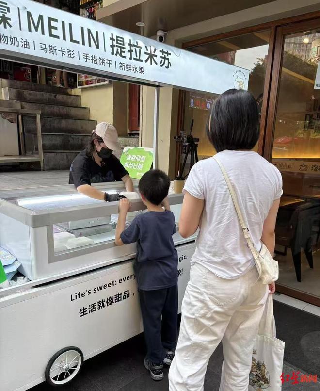 近况曝光！摆摊卖甜品想踏出重生第一步麻将胡了游戏“重庆姐弟坠亡案”妈妈(图6)