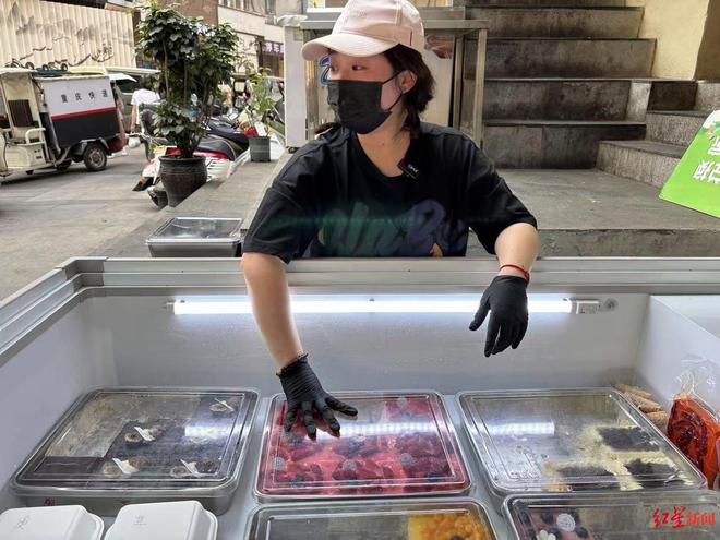 近况曝光！摆摊卖甜品想踏出重生第一步麻将胡了游戏“重庆姐弟坠亡案”妈妈(图4)